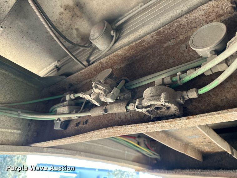 image for item DO3199 1998 East end dump trailer