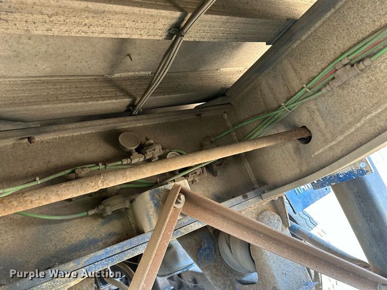 image for item DO3199 1998 East end dump trailer