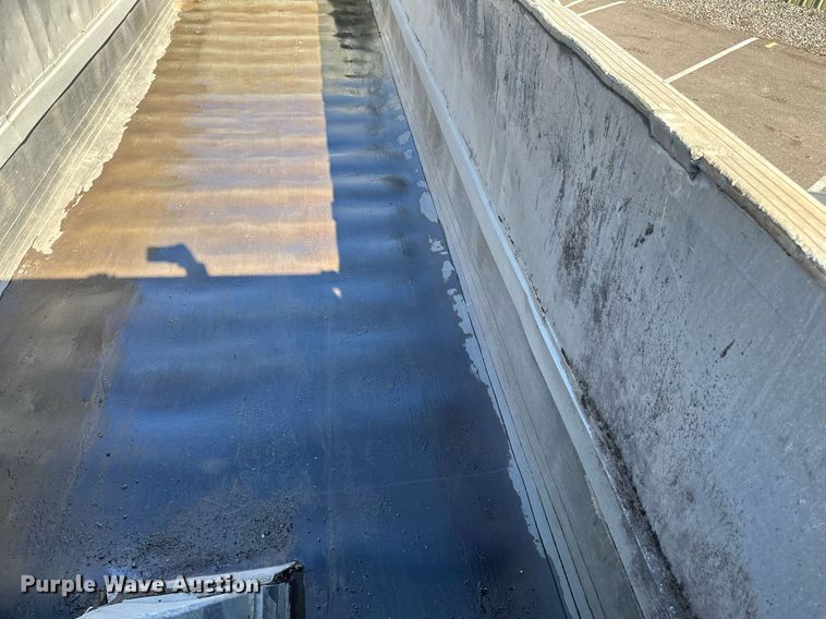 image for item DO3199 1998 East end dump trailer