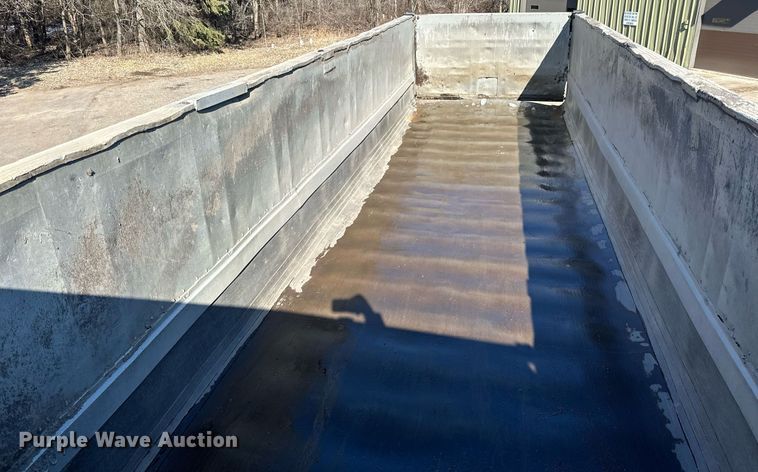 image for item DO3199 1998 East end dump trailer