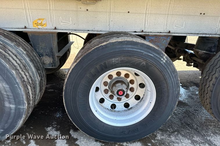 image for item DO3199 1998 East end dump trailer