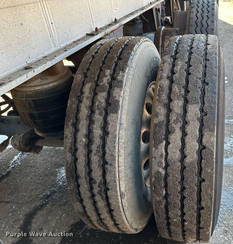 image for item DO3199 1998 East end dump trailer