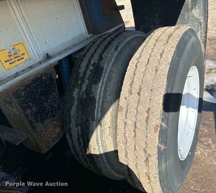 image for item DO3199 1998 East end dump trailer