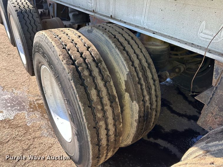 image for item DO3199 1998 East end dump trailer