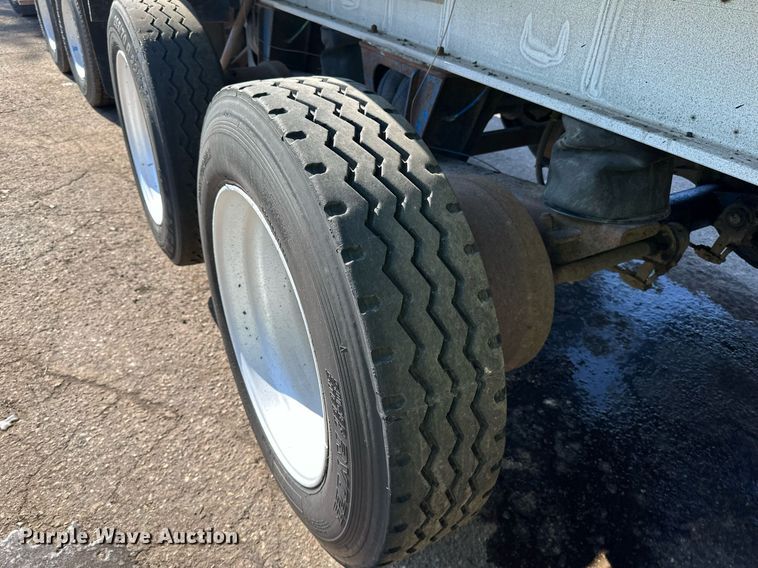 image for item DO3199 1998 East end dump trailer