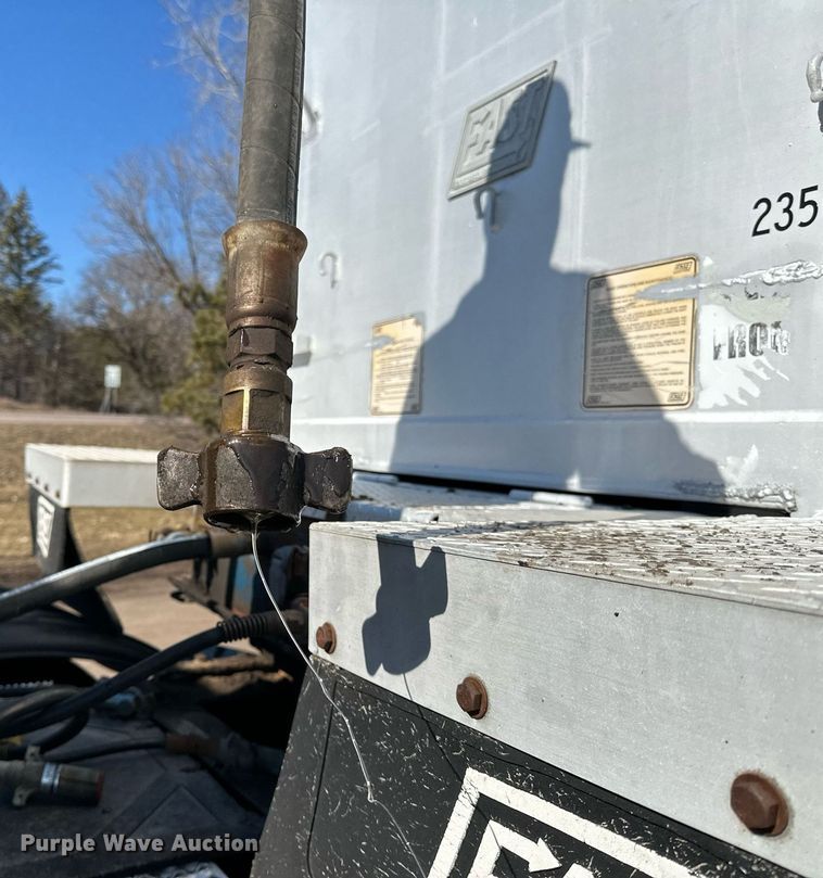 image for item DO3199 1998 East end dump trailer