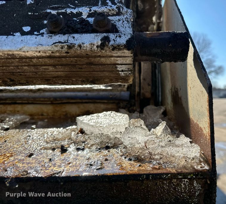 image for item DO3199 1998 East end dump trailer