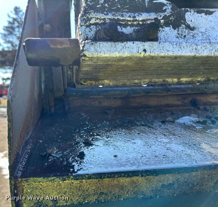 image for item DO3199 1998 East end dump trailer