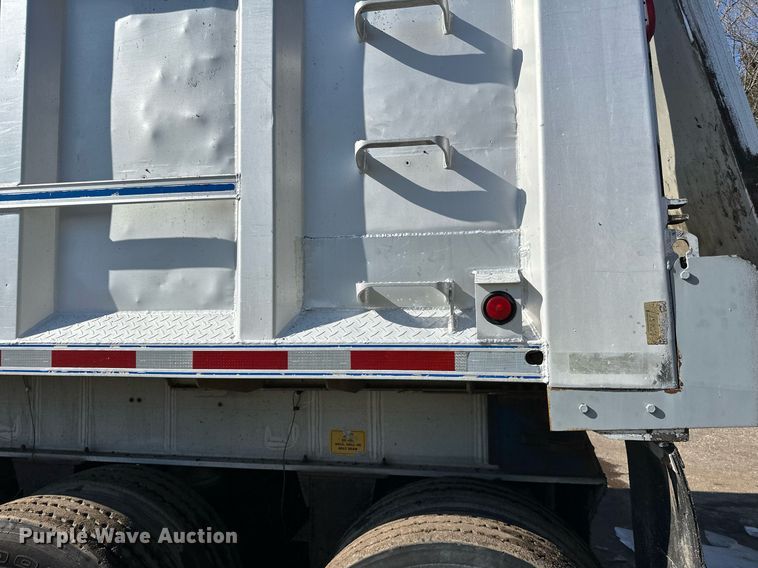 image for item DO3199 1998 East end dump trailer