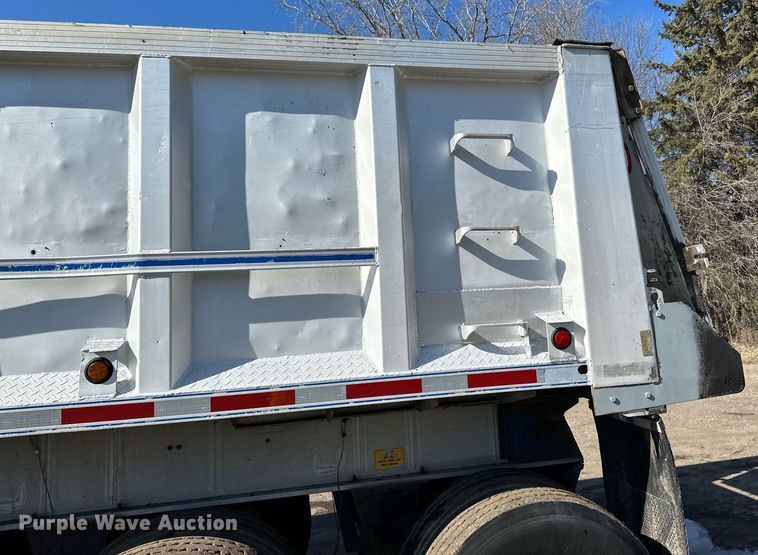 image for item DO3199 1998 East end dump trailer