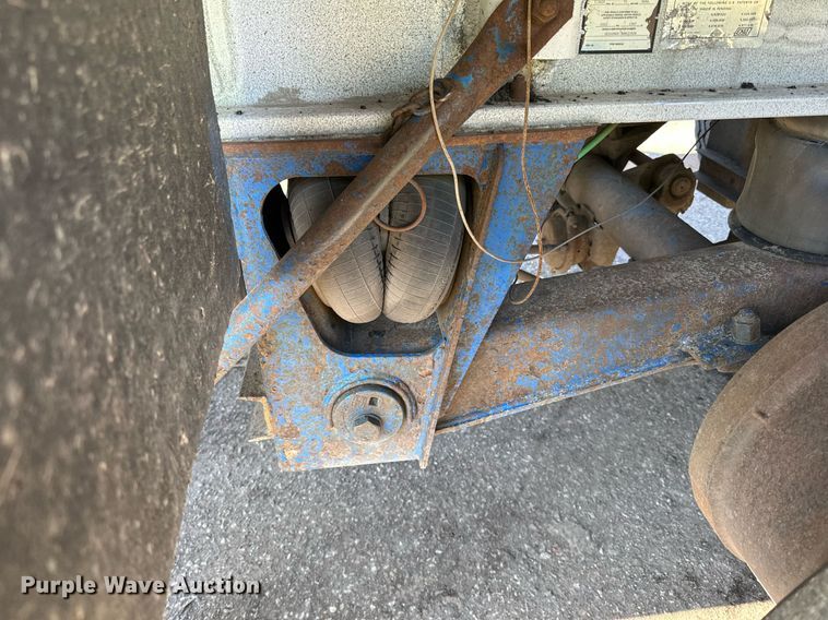 image for item DO3199 1998 East end dump trailer