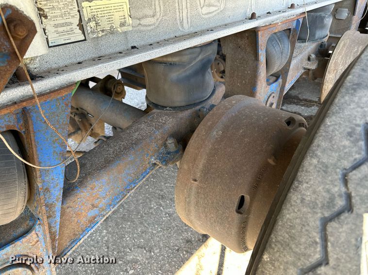 image for item DO3199 1998 East end dump trailer