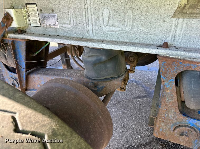 image for item DO3199 1998 East end dump trailer