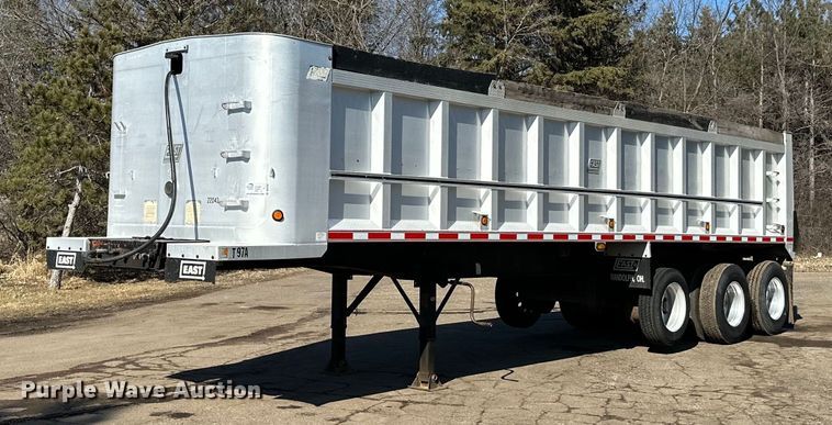 image for item DO3200 1997 East end dump trailer