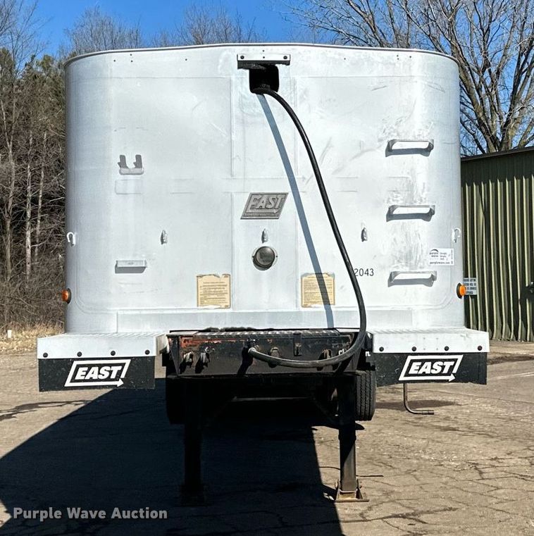 image for item DO3200 1997 East end dump trailer