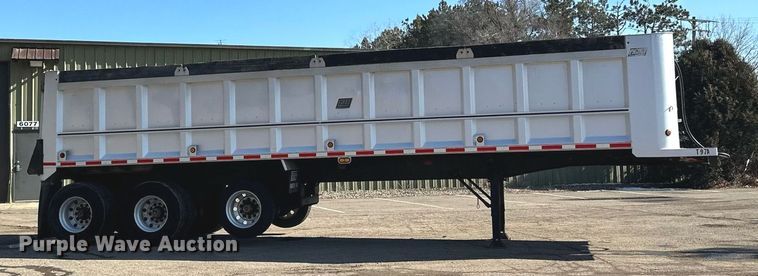 image for item DO3200 1997 East end dump trailer