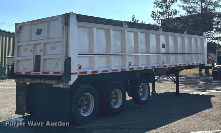 image for item DO3200 1997 East end dump trailer