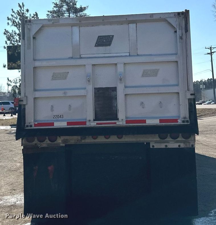 image for item DO3200 1997 East end dump trailer