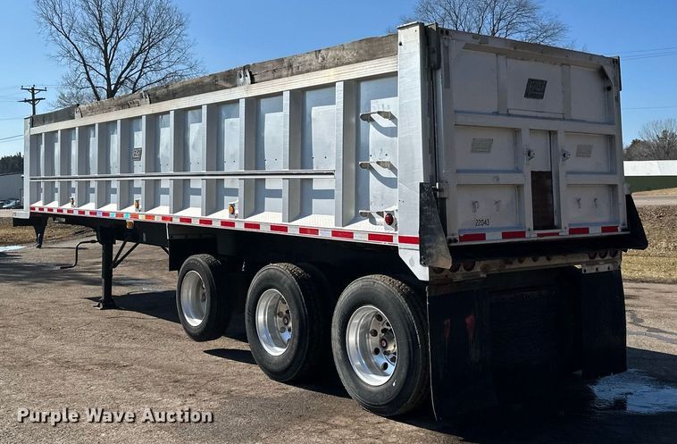 image for item DO3200 1997 East end dump trailer
