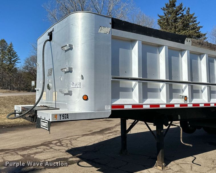 image for item DO3200 1997 East end dump trailer