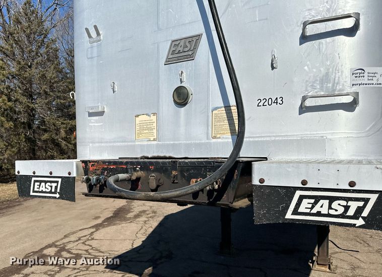 image for item DO3200 1997 East end dump trailer