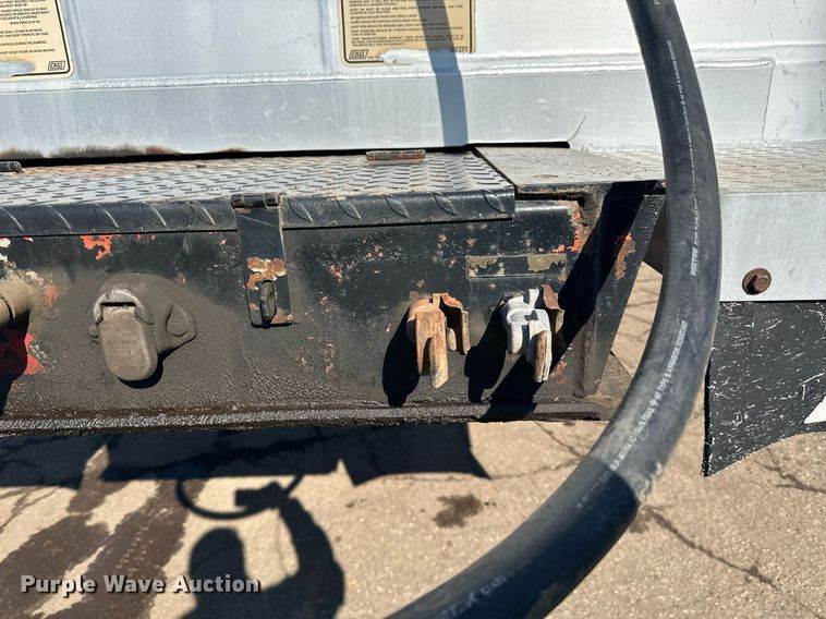 image for item DO3200 1997 East end dump trailer