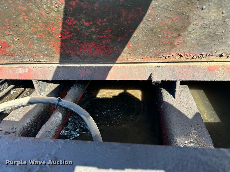 image for item DO3200 1997 East end dump trailer