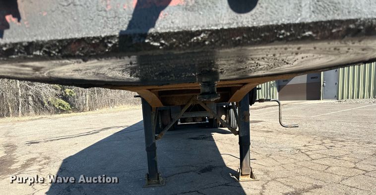 image for item DO3200 1997 East end dump trailer