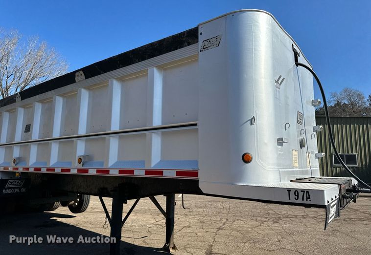 image for item DO3200 1997 East end dump trailer