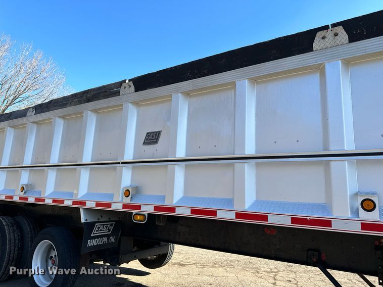 image for item DO3200 1997 East end dump trailer