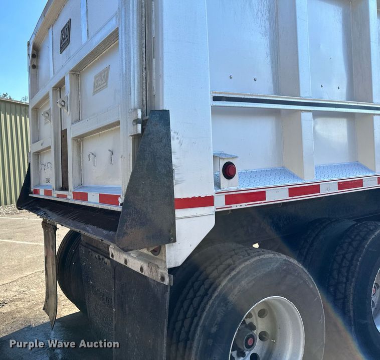 image for item DO3200 1997 East end dump trailer