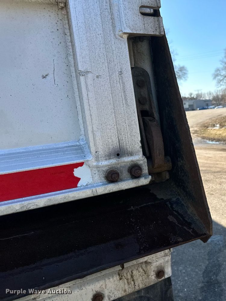 image for item DO3200 1997 East end dump trailer