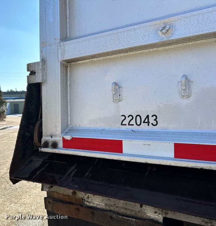 image for item DO3200 1997 East end dump trailer