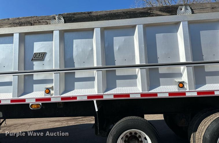 image for item DO3200 1997 East end dump trailer