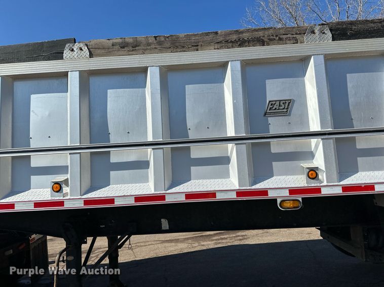 image for item DO3200 1997 East end dump trailer