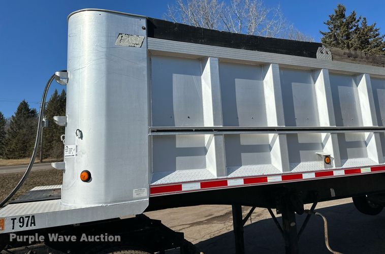 image for item DO3200 1997 East end dump trailer