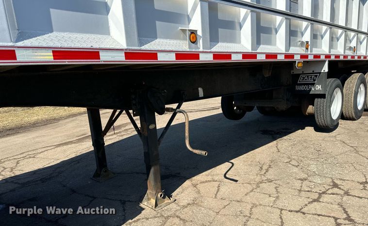 image for item DO3200 1997 East end dump trailer