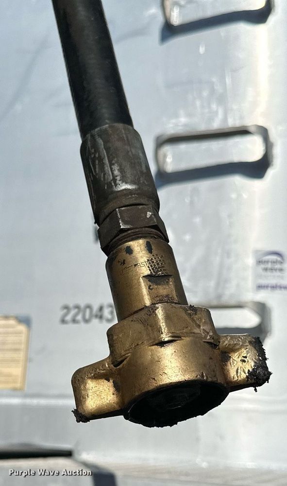 image for item DO3200 1997 East end dump trailer