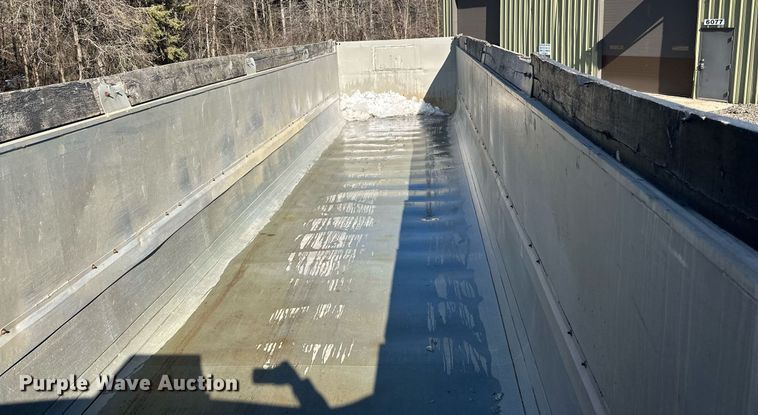 image for item DO3200 1997 East end dump trailer