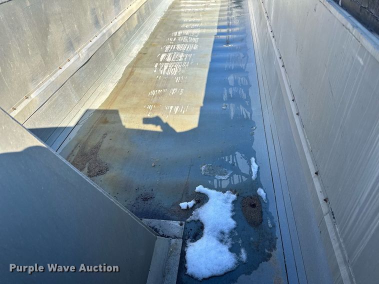 image for item DO3200 1997 East end dump trailer