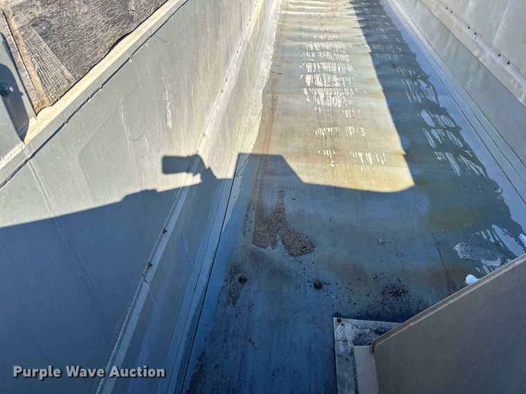 image for item DO3200 1997 East end dump trailer