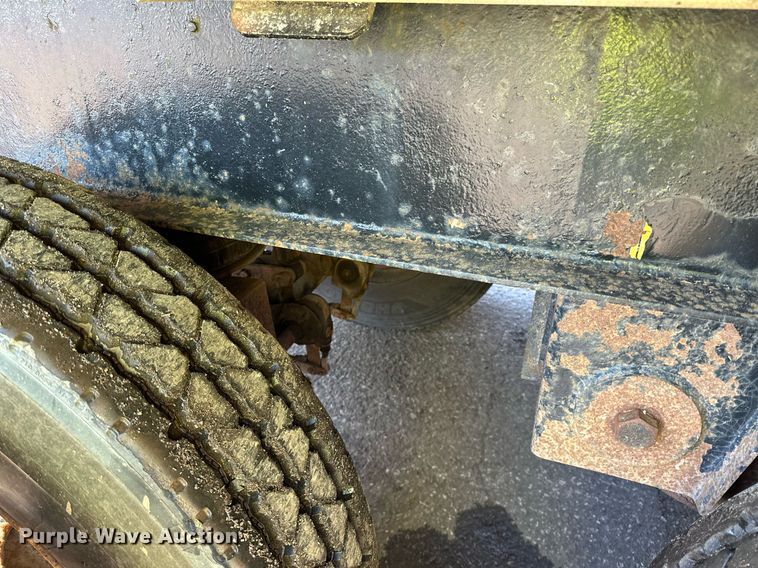 image for item DO3200 1997 East end dump trailer
