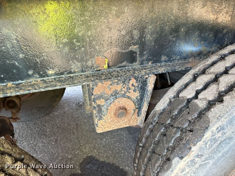 image for item DO3200 1997 East end dump trailer