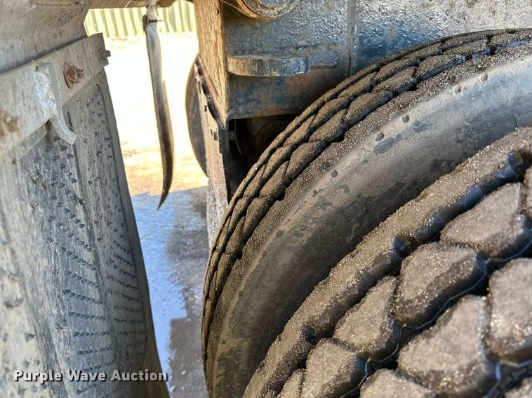 image for item DO3200 1997 East end dump trailer