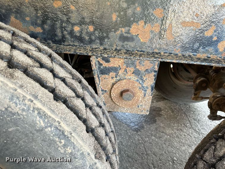 image for item DO3200 1997 East end dump trailer