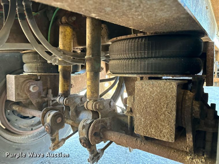 image for item DO3200 1997 East end dump trailer