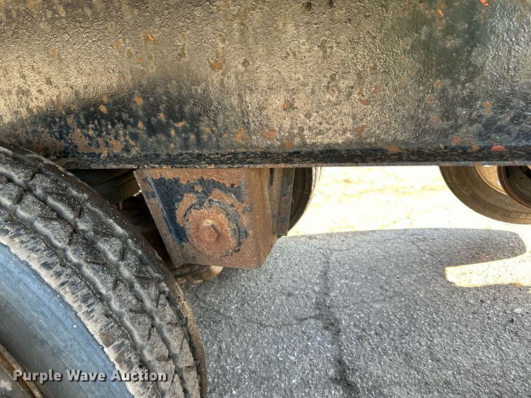 image for item DO3200 1997 East end dump trailer