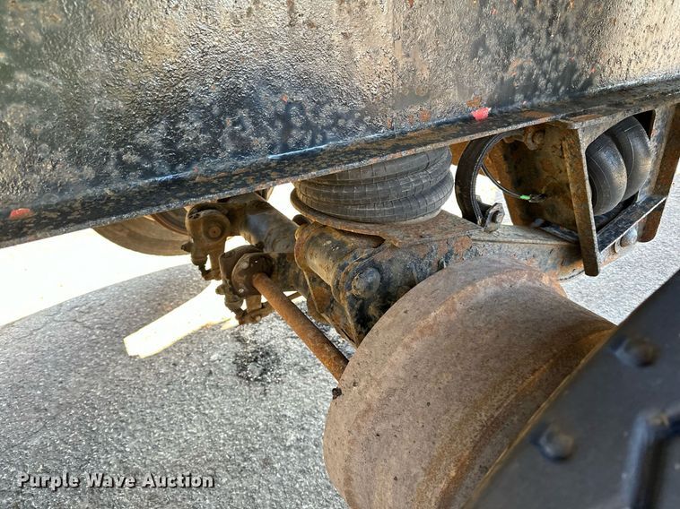 image for item DO3200 1997 East end dump trailer