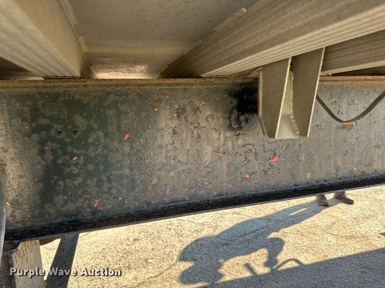 image for item DO3200 1997 East end dump trailer