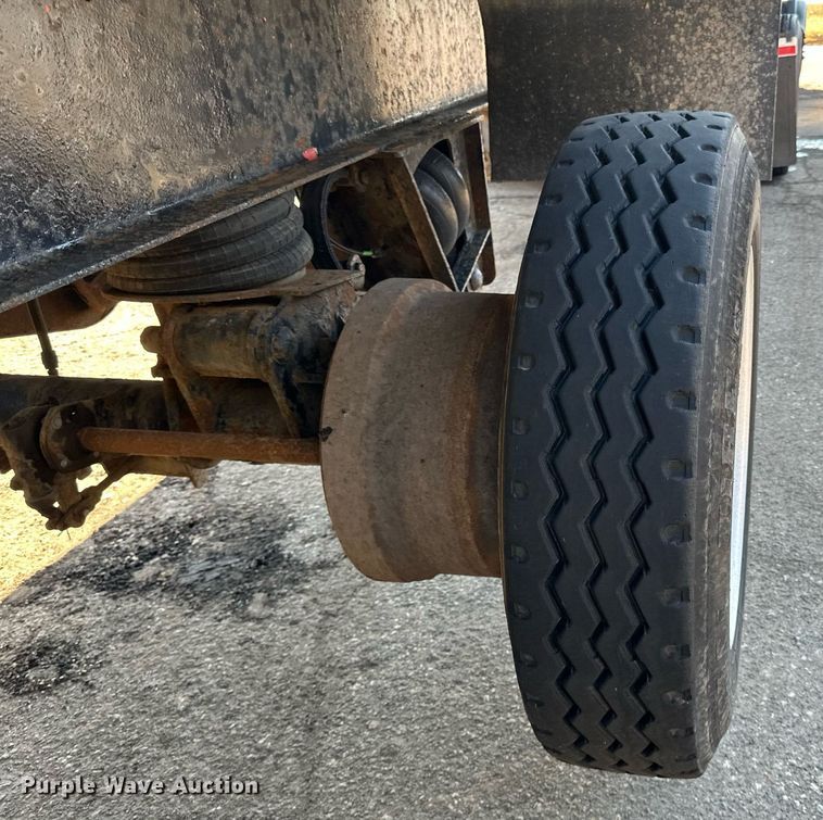 image for item DO3200 1997 East end dump trailer